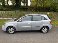 Usado Kia Rio 108 CV (79 kW) 2010 Plateado Utilitario