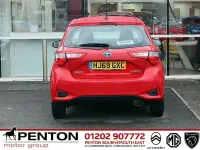 Używany Toyota Yaris Hybrid 2019 Czerwony Hatchback