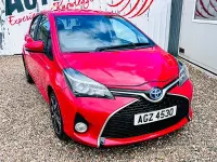 Used Toyota Yaris Design 100 HP (73 kW) 2015 Red Hatchback