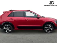 Gebraucht Kia Niro 127 PS (93 kW) 2025 Rot SUV