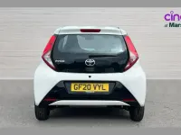Gebraucht Toyota Aygo X-play 72 PS (52 kW) 2020 Weiß Kleinwagen