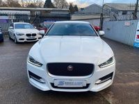 Usado Jaguar XE R-Sport 180 HP (132 kW) 2017 Branco Sedan