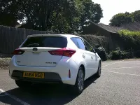 Used Toyota Auris Hybrid 136 HP (100 kW) 2014 White Hatchback