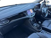 Second-hand Vauxhall Astra Elite 145 CP (106 kW) 2021 Alb Hatchback