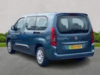 Second-hand Vauxhall Combo Design Edition 100 kW (136 CP) 2024 Albastru Monovolum