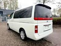 Used Nissan Elgrand 2004 Pearl white MPV