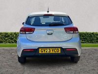 Begagnad Kia Rio 83 HK (61 kW) 2023 Silver Halvkombi
