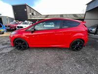 Usado Ford Fiesta Zetec 2016 Vermelho Citadino