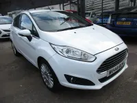 Used Ford Fiesta Titanium 125 HP (91 kW) 2013 White Hatchback