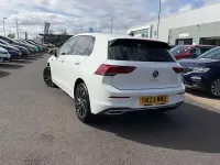 Second-hand VW Golf VIII Edition 130 CP (95 kW) 2023 Alb Hatchback