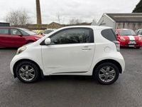 Used Toyota iQ 68 HP (50 kW) 2009 White Hatchback