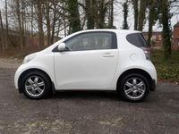 Used Toyota iQ 68 HP (50 kW) 2010 White Hatchback