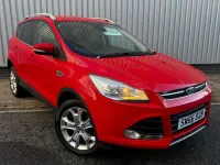 Käytetty Ford Kuga Titanium 180 HP (132 kW) 2016 Punainen Katumaasturi