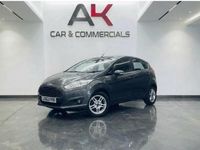 Usado Ford Fiesta Zetec 82 HP (60 kW) 2013 Cinzento Citadino