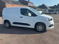 Usado Vauxhall Combo Sportive 100 HP (73 kW) 2020 Branco Monovolume