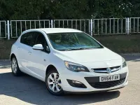 Used Vauxhall Astra Design Edition 2014 White Hatchback