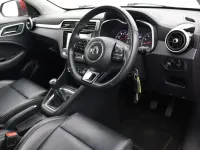 Usado MG ZS Exclusive 106 CV (77 kW) 2018 Rojo Utilitario