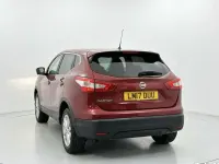 Used Nissan Qashqai N-Connecta 115 HP (84 kW) 2017 Red SUV