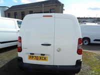 Second-hand Vauxhall Combo Edition 100 CP (73 kW) 2021 Alb Monovolum