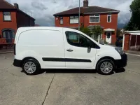 Usado Citroën Berlingo 75 CV (55 kW) 2018 Blanco Monovolumen