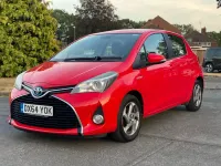 Used Toyota Yaris 101 HP (74 kW) 2014 Red Hatchback