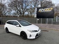 Used Toyota Auris 90 HP (66 kW) 2014 White Estate