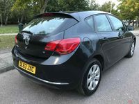 Używany Vauxhall Astra Design Edition 2014 Czarny Hatchback