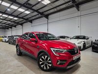 Begagnad Renault Arkana Iconic 2023 Röd SUV