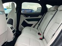 Second-hand Jaguar F-Pace R-Dynamic 404 CP (297 kW) 2024 Roșu SUV