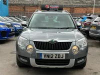 Usado Skoda Yeti 105 HP (77 kW) 2012 Cinzento SUV