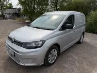 Usado VW Caddy Pro 102 HP (75 kW) 2023 Prateado Monovolume
