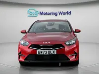Käytetty Kia Ceed 160 HP (117 kW) 2023 Punainen Viistoperä