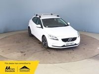 Used Volvo V40 Momentum 120 HP (88 kW) 2017 White Hatchback