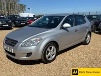 Usado Kia Ceed 88 HP (64 kW) 2009 Prateado Citadino