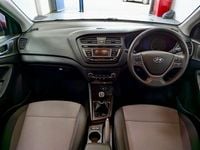Used Hyundai i20 Premium 84 HP (61 kW) 2017 Red Hatchback