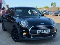 Usado Mini ONE Hatch 102 CV (75 kW) 2016 Negro Utilitario