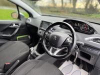 Używany Peugeot 208 Allure 2018 Srebrny Hatchback