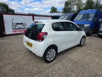 Used Peugeot 108 Active 70 HP (51 kW) 2018 White Hatchback