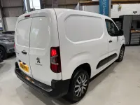 Begagnad Peugeot Partner 2019 Vit Minibuss