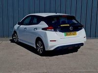 Begagnad Nissan Leaf Acenta 110 kW (150 HK) 2020 Vit Halvkombi