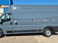 Begagnad Peugeot Boxer 2025 Grå Van