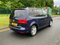 Usado VW Touran SE 140 HP (102 kW) 2011 Azul Monovolume