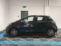 Used Toyota Yaris 99 HP (72 kW) 2014 Black Hatchback