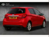 Used Toyota Yaris 100 HP (73 kW) 2016 Red Hatchback