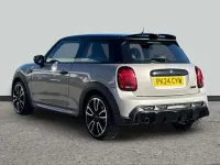 Usado Mini Cooper Hatch 134 HP (98 kW) 2024 Cinzento Citadino