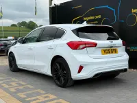 Używany Ford Focus Vignale 125 KM (91 kW) 2019 Biały Hatchback