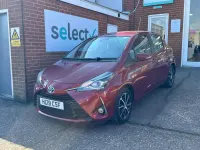 Used Toyota Yaris Hybrid 100 HP (73 kW) 2019 Red Hatchback