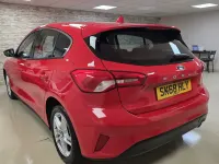 Gebraucht Ford Focus Zetec 100 PS (73 kW) 2018 Rot Kleinwagen