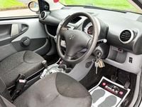 Used Peugeot 107 68 HP (50 kW) 2010 Silver Hatchback