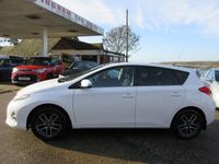 Used Toyota Auris Plus 132 HP (97 kW) 2015 White Hatchback